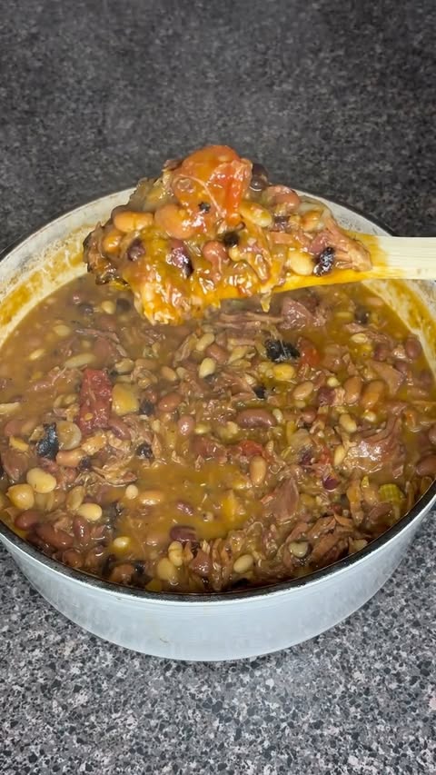 Instagram post by @daeatzwitbri for Knorr. Caption reads: 15 Bean Soup is on the menu ! 

Y’all bet not have....