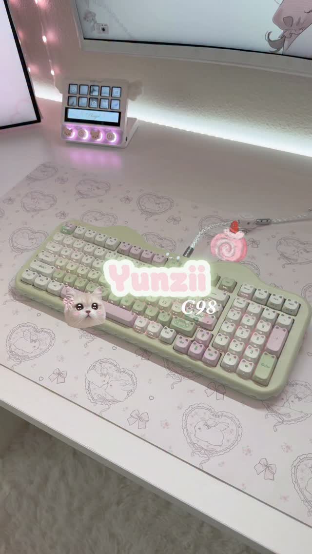 Instagram post by @fleuriisx for Yunzii. Caption reads: [...] green cake keyboard 🐱🐾💕 thank you....