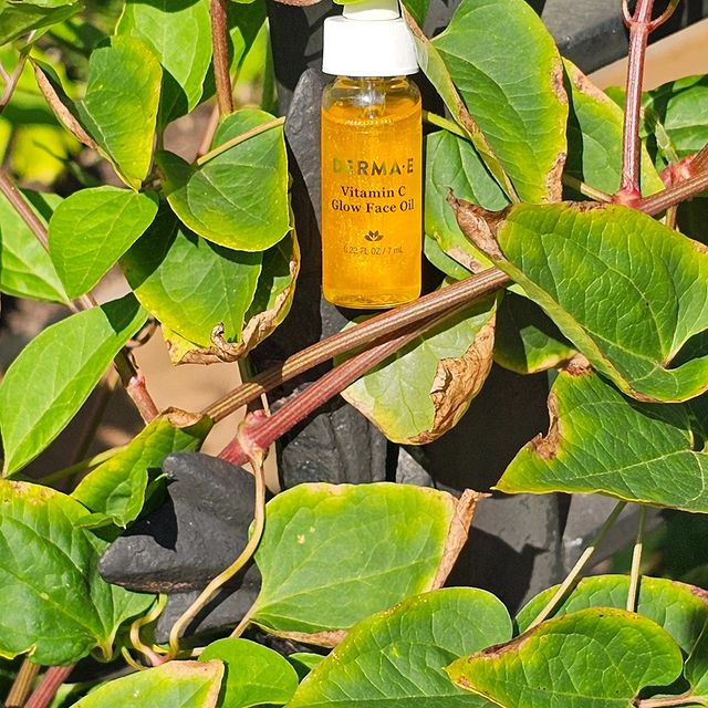 Instagram post by @kittyk_katt for DERMA•E. Caption reads: [...] benefits of Vitamin C for my skin and....