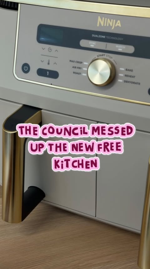 Instagram post by @mummyandreign for Russell Hobbs. Caption reads: [...] appliances👀👀👀 Toaster and Kettle....