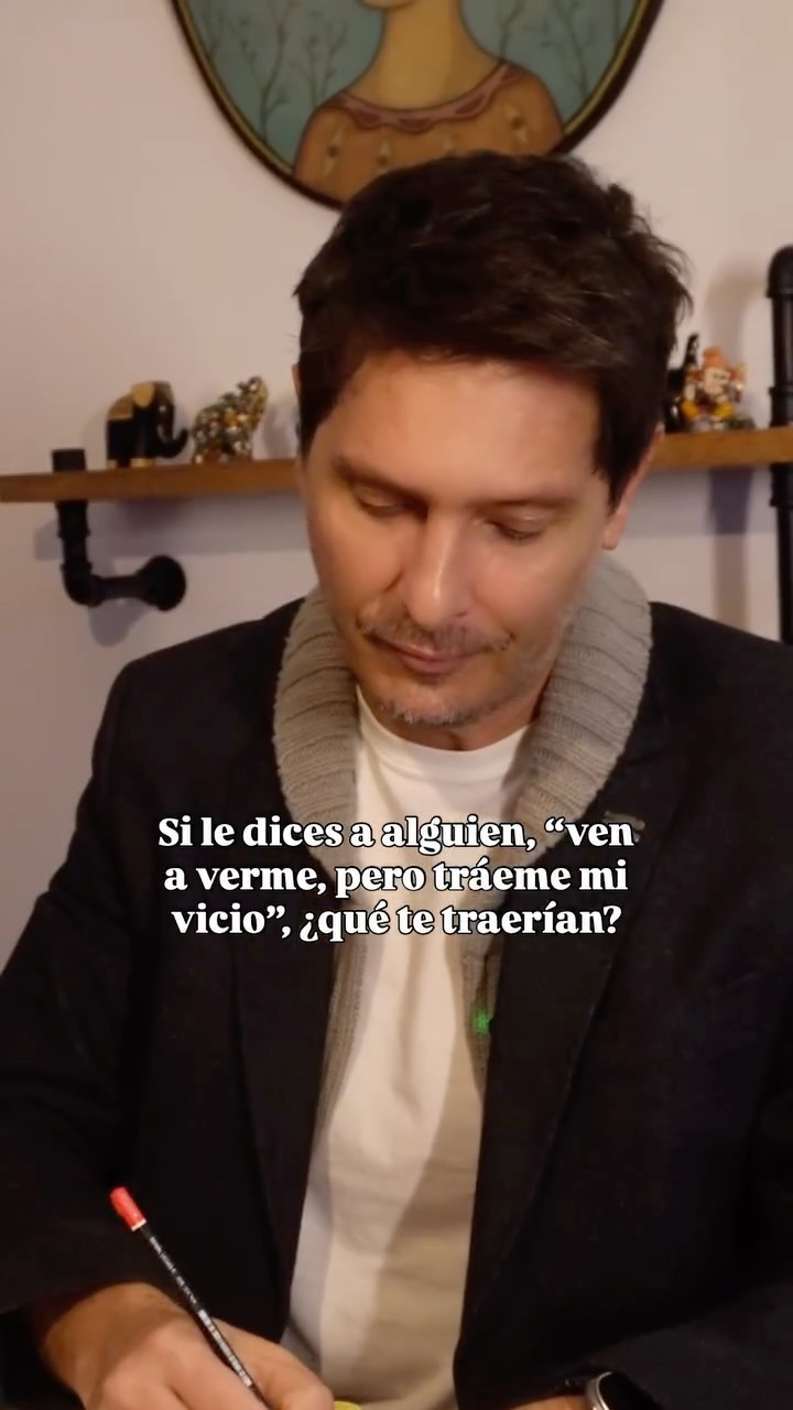 Instagram post by @_cristianrivero for Copa Airlines. Caption reads: ¿A ti qué te traerían? 😂 
No lo pienses más y....
