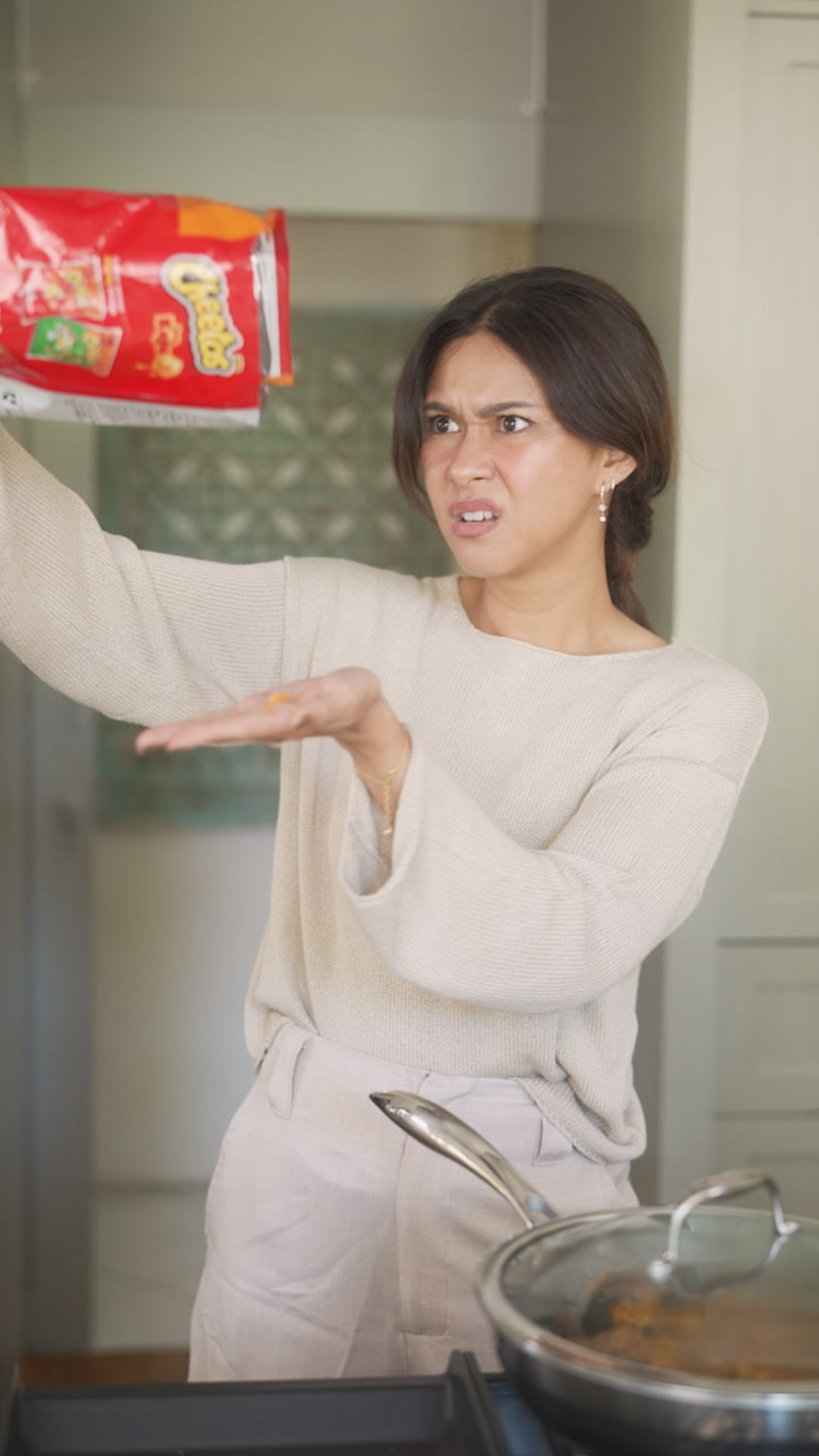 Instagram post by @nanamirdad_ for Cheetos. Caption reads: Hmmm.. kalau udah begini ceritanya aku harus....