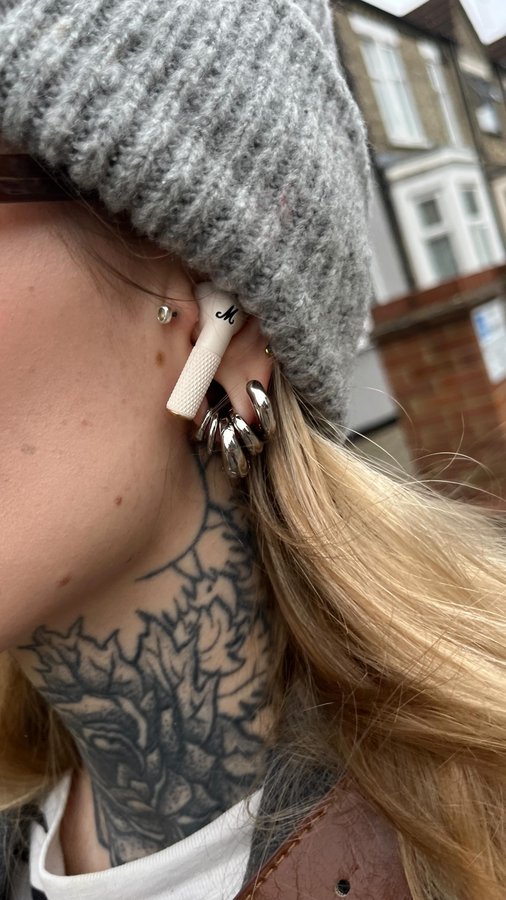 Instagram post by @lana_thegraves for Ask and Embla. Caption reads: #ad 
Getting ready with 
@askemblastore 

20% off....