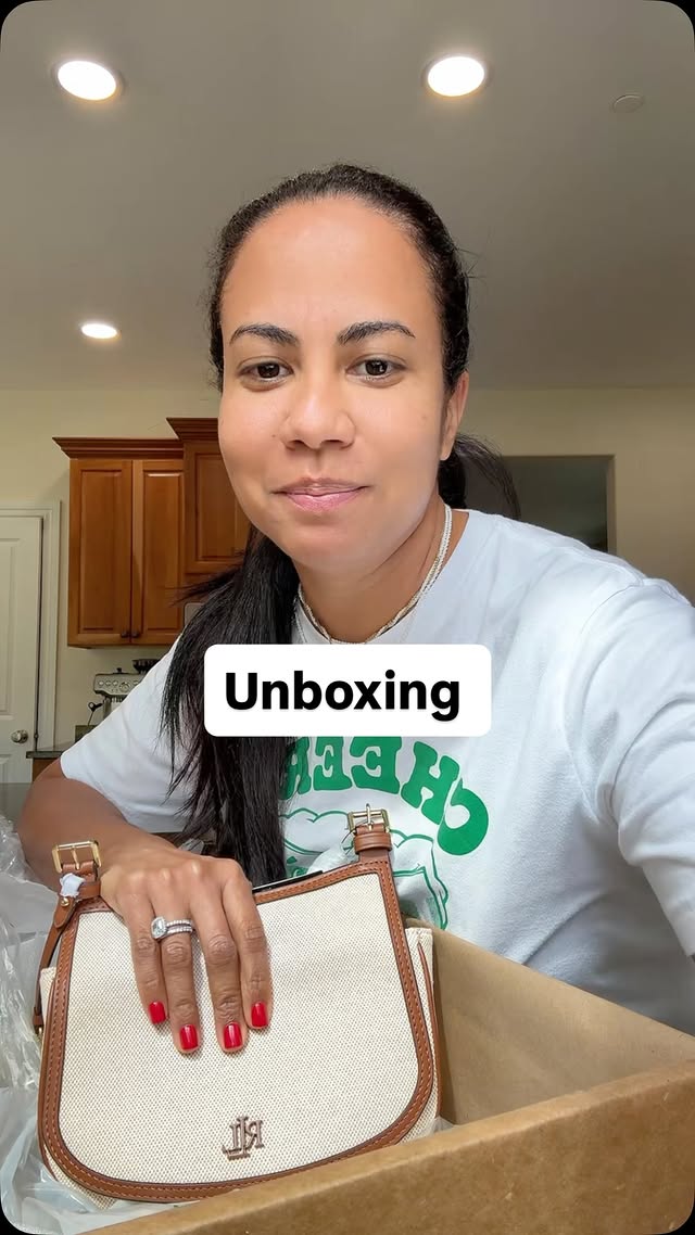 Instagram post by @laamigamelissa for Ralph Lauren. Caption reads: Vamos hacer un unboxing #unboxing.