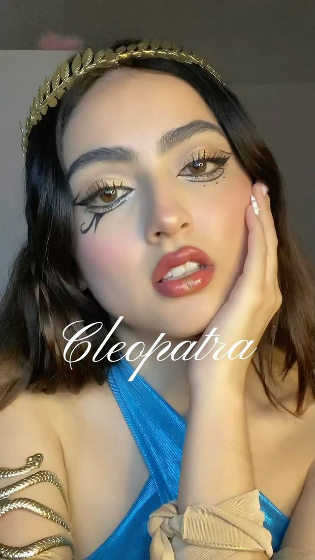 Instagram post by @ls4bel for Cyzone. Caption reads: 28/31 Halloween Idea| Cleopatra 💋con....