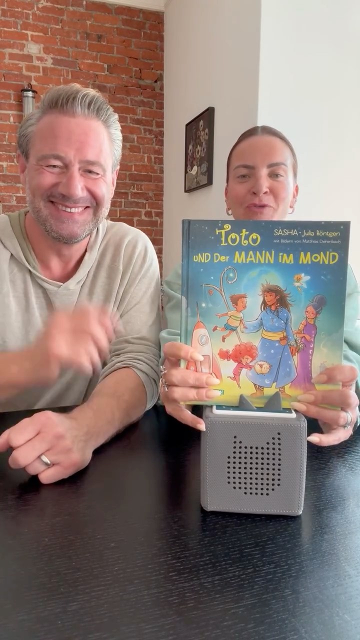 Instagram post by @radiographia for Tonies. Caption reads: 🌕 🚀 Gewinnspiel: Toto und der Mann im Mond....