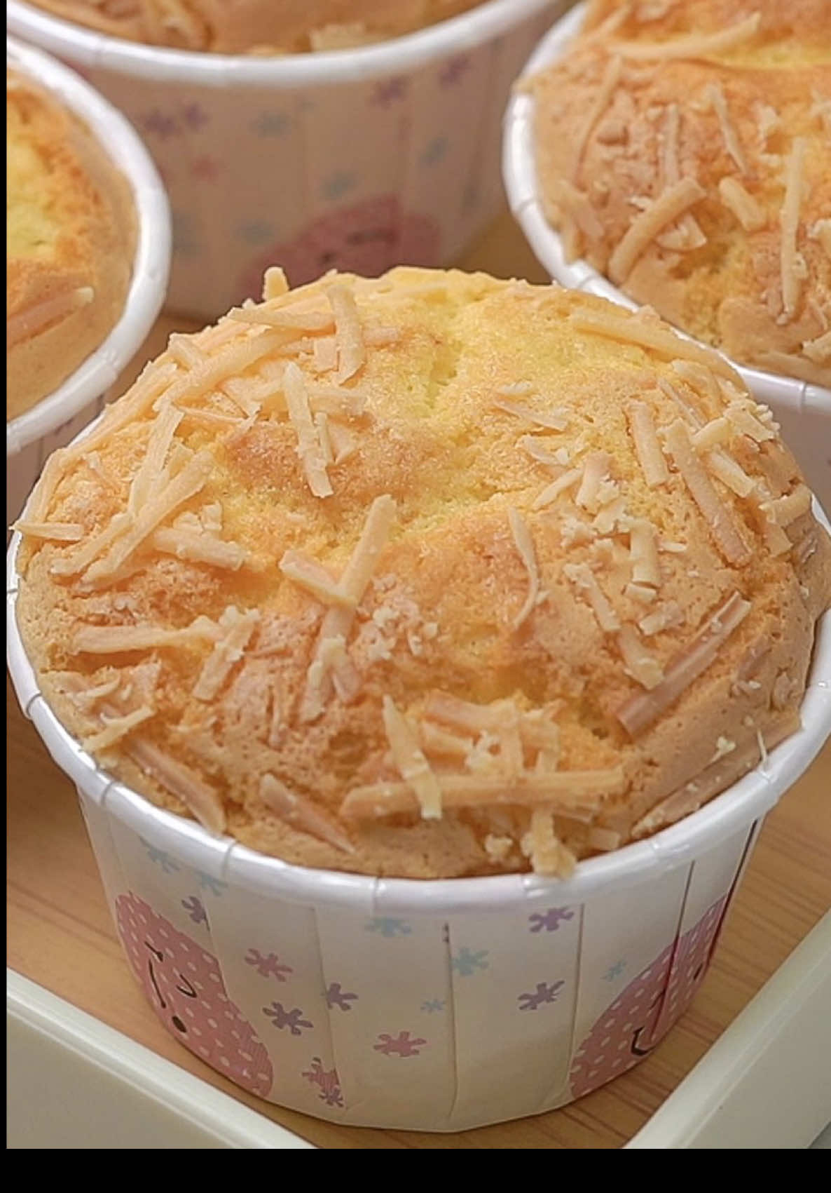 TikTok post by @lis.achmady for idealifeonline. Caption reads: Bolu mini keju yang lembut, gurih, dan wangi....