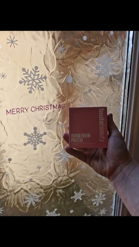 Instagram post by @gemfc88 for Skeepers. Caption reads: AD : Gifted by @hudabeauty and @skeepers_uk so....