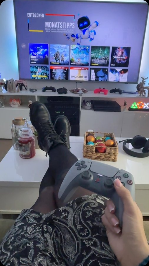 Instagram post by @yve.gaming for PlayStation DACH. Caption reads: Which will be your first game in....