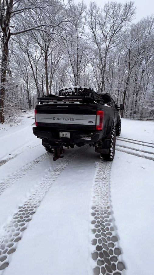 Instagram post by @myf350kingranch for ORACLE Lighting. Caption reads: #6inchlift43s
#F350SuperDuty #F350 #F350KingRanch....