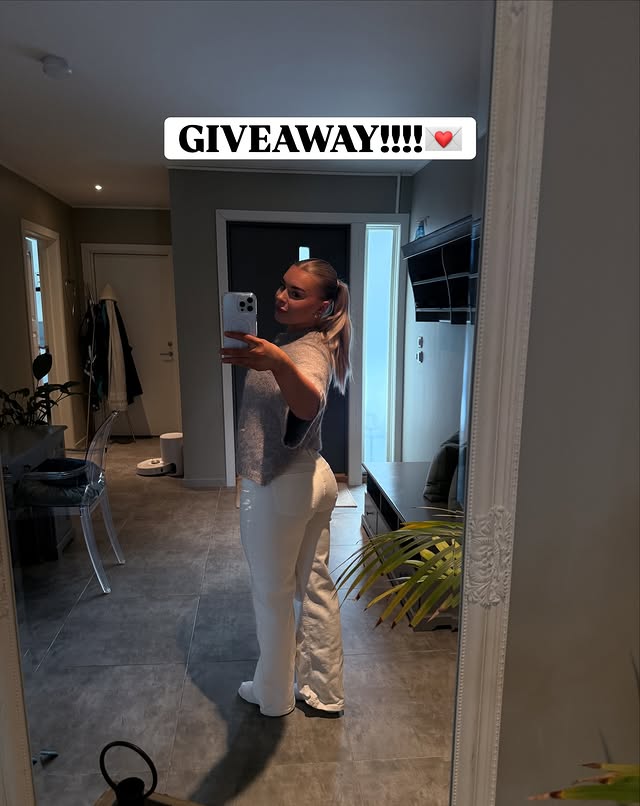 Instagram post by @skoienjulie for FITJEANS. Caption reads: In collaboration with Fitjeans, I’ve been given....