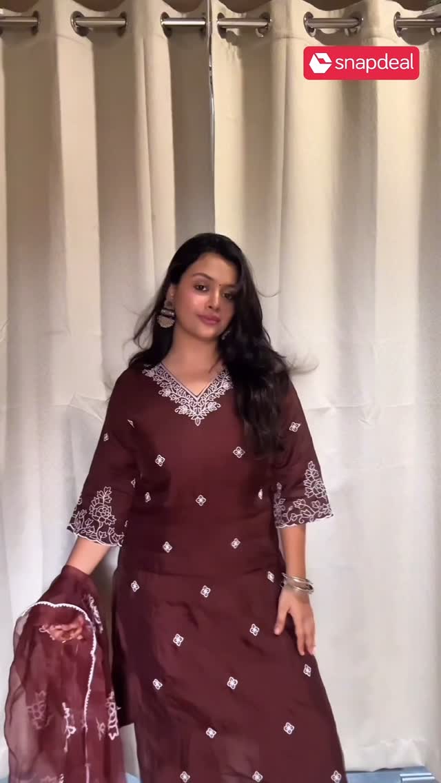 Instagram post by @jaindolly_25 for Snapdeal. Caption reads: Snapdeal finds kurta sets 🩷

Comment for link 🔗....