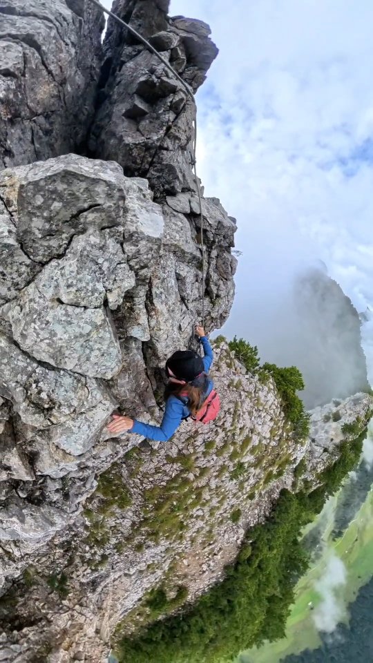 Instagram post by @wander_kathi for CLIF BAR. Caption reads: [...] Gipfelglück in Riegelform der CLIF....