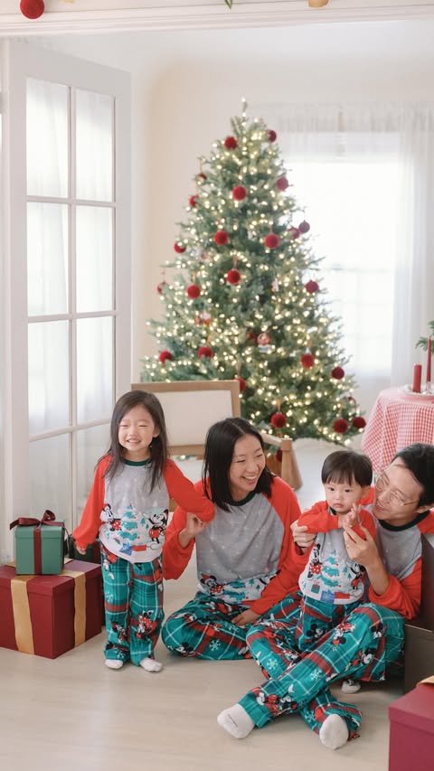 Instagram post by @esthersoyunpark for Hallmark. Caption reads: #AD | Obsessed with how our DIY Christmas....