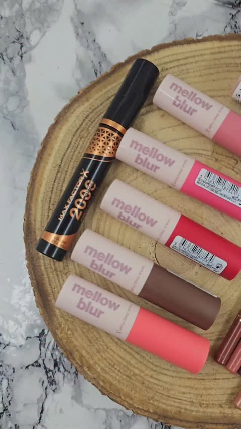 Instagram post by @danijelafrlan for Buzzador. Caption reads: [...] #LipShader #SoftBlurLips....