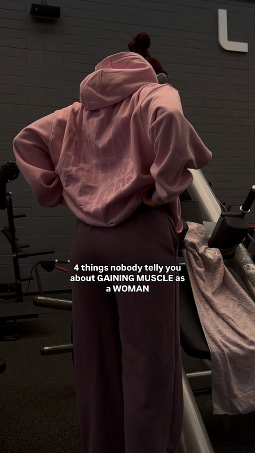 Instagram post by @angeeelina.fit for Women's Best. Caption reads: [...] full fit is by @womensbest 🩷
GIRLSSS.. you....