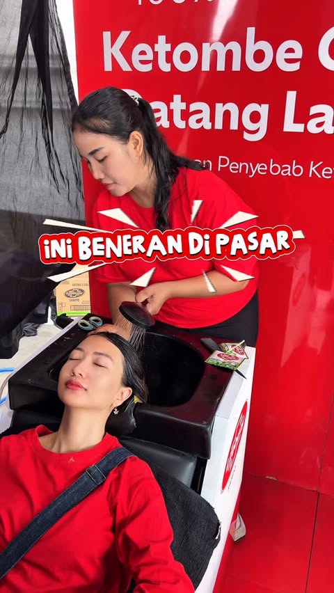 Instagram post by @tina_suryawan for Lifebuoy. Caption reads: [...] malah sempet keramas 😌
Di Pasar Jongke lagi....
