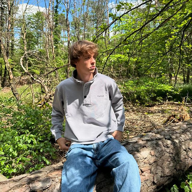 Instagram post by @dave.rueb for YUXUS. Caption reads: anzeige// Step up your fashion game with @yuxus !.