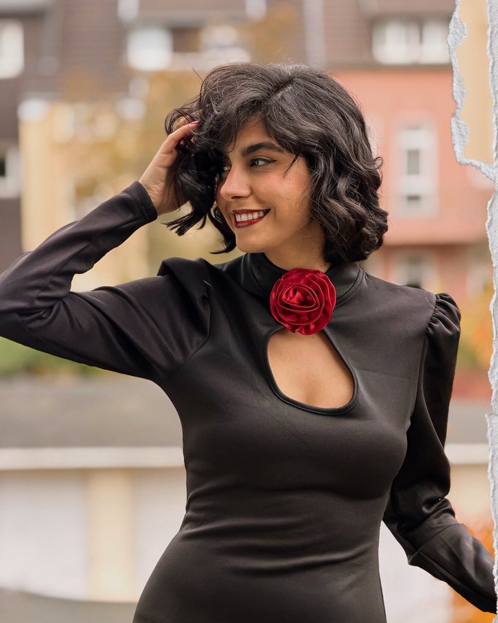 Instagram post by @nazaninyaaar for JardinVue. Caption reads: ⁨	‪@jardinvue‬ 
.
خلاصه بگم :
وقتى لباسى كه دوستش....