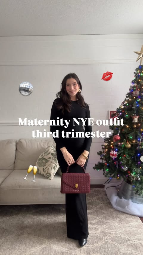 Instagram post by @alexandraa.weiss for Siella. Caption reads: [...] 🪩

No outfit is complete without....