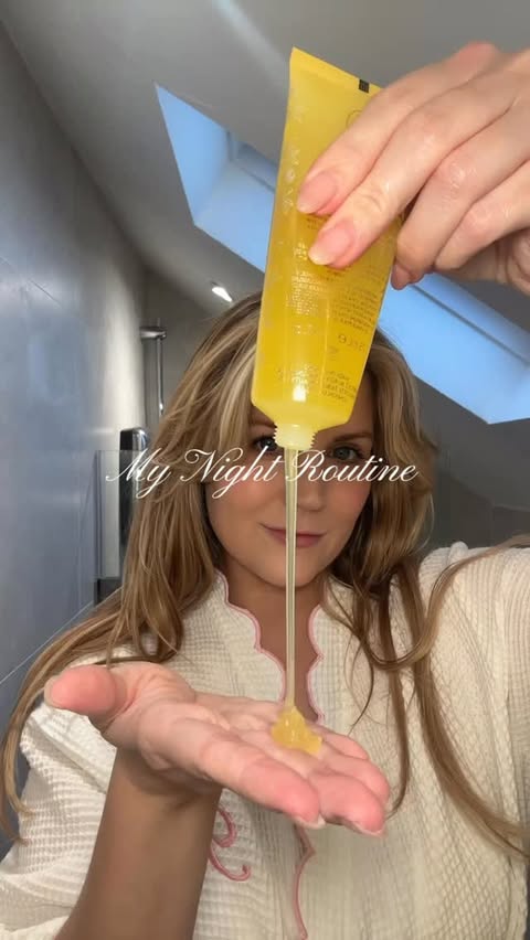 Instagram post by @pamela_laird for Dunnes Stores. Caption reads: 2 minute winter skin routine ❄ 
I have been using....