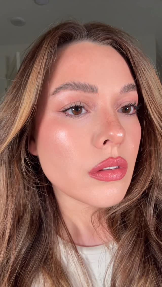 Instagram post by @melissaa.ga for ILIA Beauty. Caption reads: @iliabeauty LIP SKETCH HYDRATING CRAYON is now in....