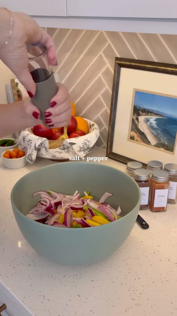 Instagram post by @megslifebelike for ButcherBox. Caption reads: 👏🏻quality👏🏻 work-lunch meal prep w....