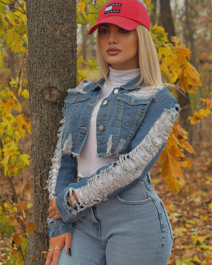 Instagram post by @alexandra_maria_cercel for LovelyWholesale. Caption reads: Autumn days 🥰
Jacket from @lovelywholesale_online....