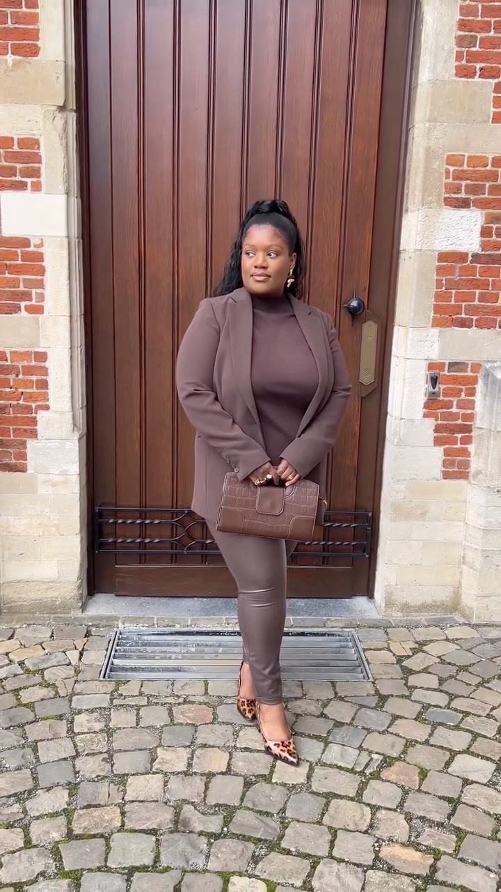 Instagram post by @cocktailsandcurvess for Ulla Popken. Caption reads: [...] all-brown monochrome look from....