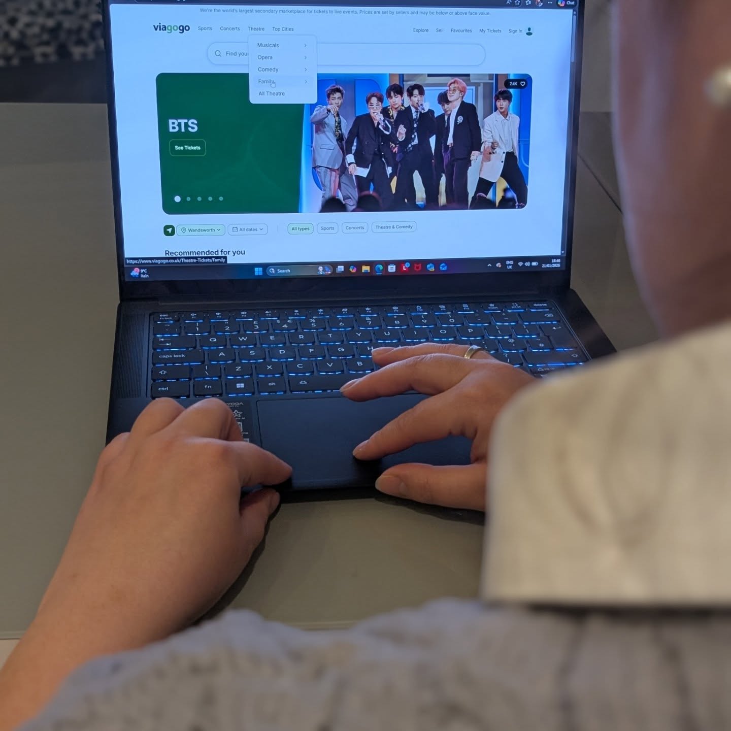 Instagram post by @vanessa93_x for collAble. Caption reads: [...] next tickets on @viagogo Link in bio....