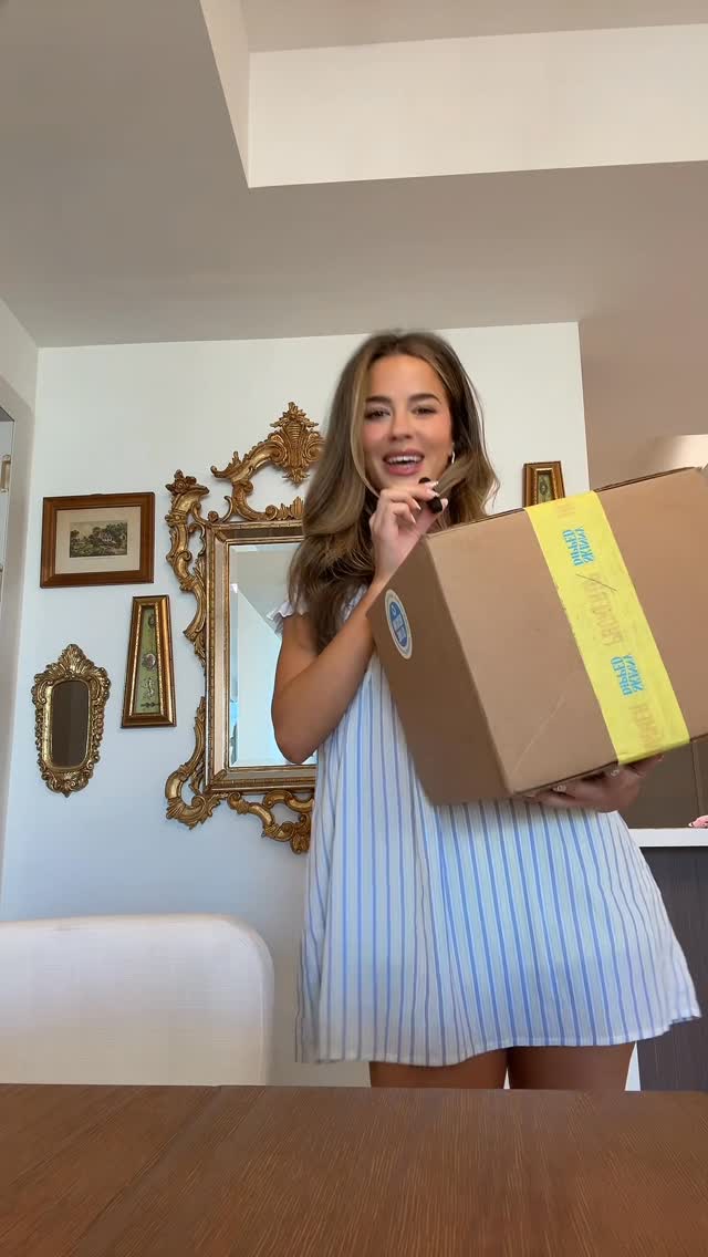 Instagram post by @tessabrooks for SkinnyDipped. Caption reads: the @skinnydipped lemon bliss almonds are the....