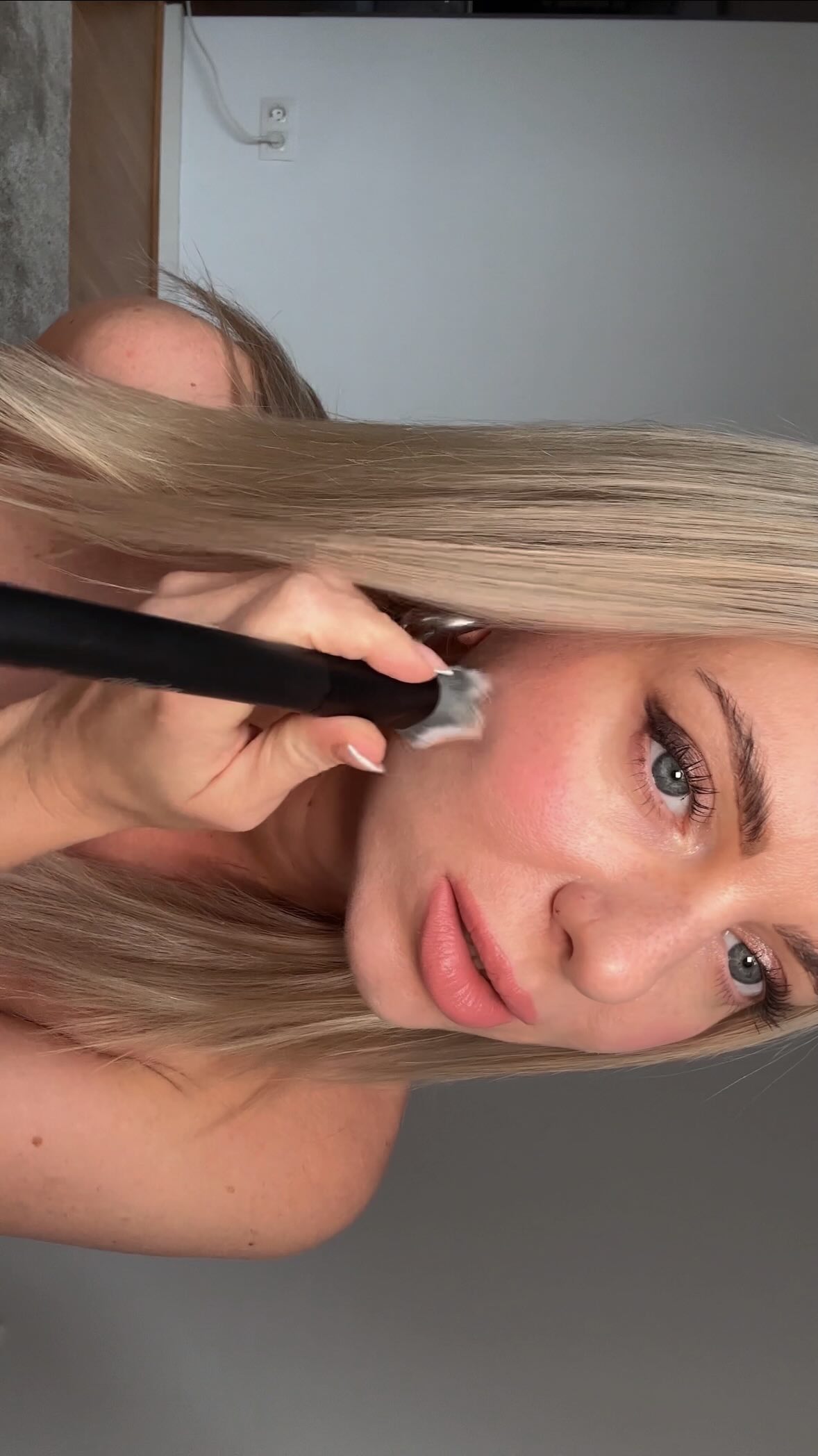 Instagram post by @paulina.willk for GLAMIRA. Caption reads: Ad • trying the new @glamira make up cosmetics....