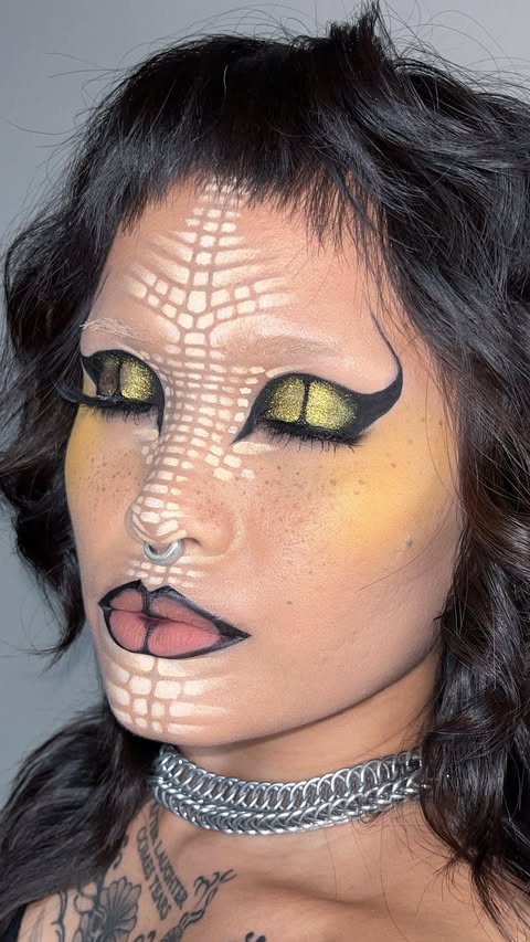 Instagram post by @visiblejune for PinkyParadise. Caption reads: [...] this look for me 🙂‍↕️ contacts from....