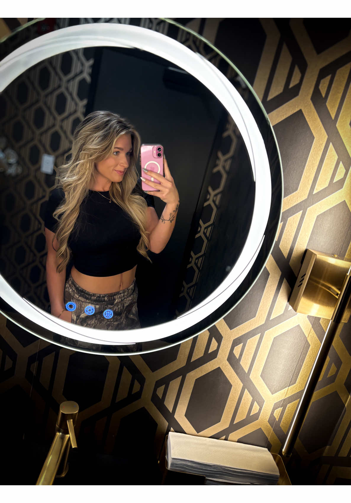 TikTok post by @leahloutok for Comfrt. Caption reads: These straight leg sweats by @Comfrt  has to be my....