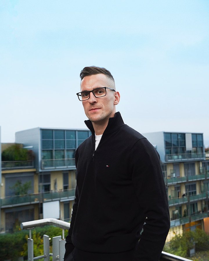 Instagram post by @arekmilik for Safilo Group. Caption reads: If you want it, go for it 💪
@safilogroup....