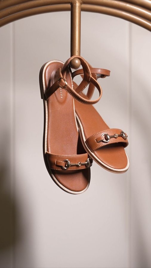 Instagram post by @kashishchhabada for Lino Perros. Caption reads: Understated. Effortless. Endlessly versatile.....