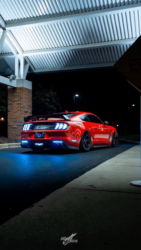 Instagram post by @slw50h for Extreme Online Store. Caption reads: Shiny ✨ ⭐️ Sponsors: ⭐️ @Extremeonlinestore....