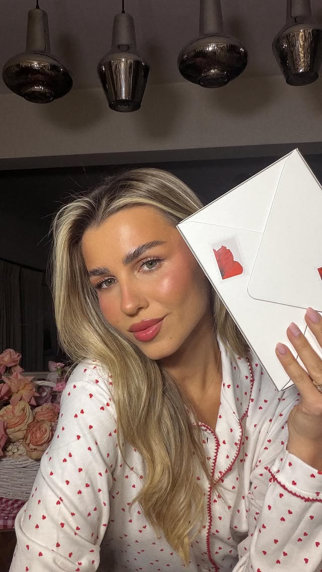 Instagram post by @kovalenko_valeria for KORRES. Caption reads: Love letter 💌 από @korres.athens με αγαπημένα....