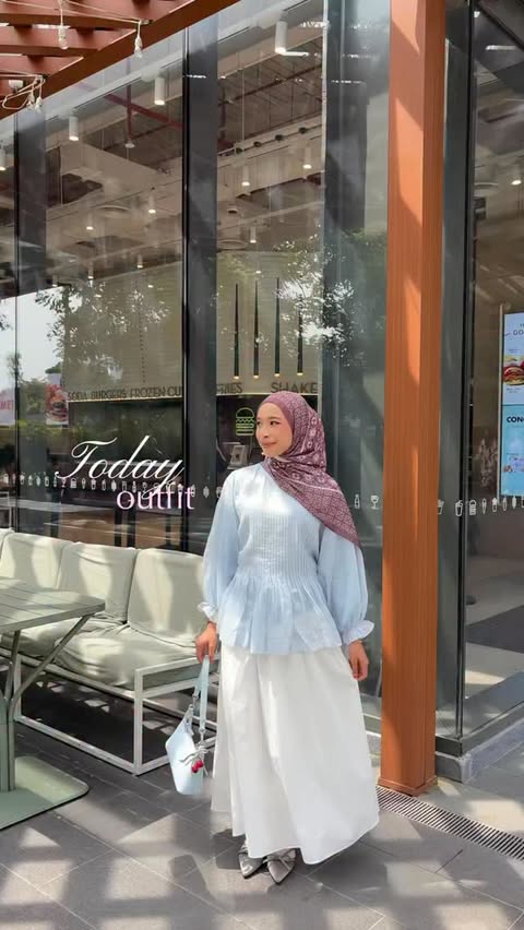 Instagram post by @im.syazaa for TudungPeople. Caption reads: [...] together with my printed shawl from....