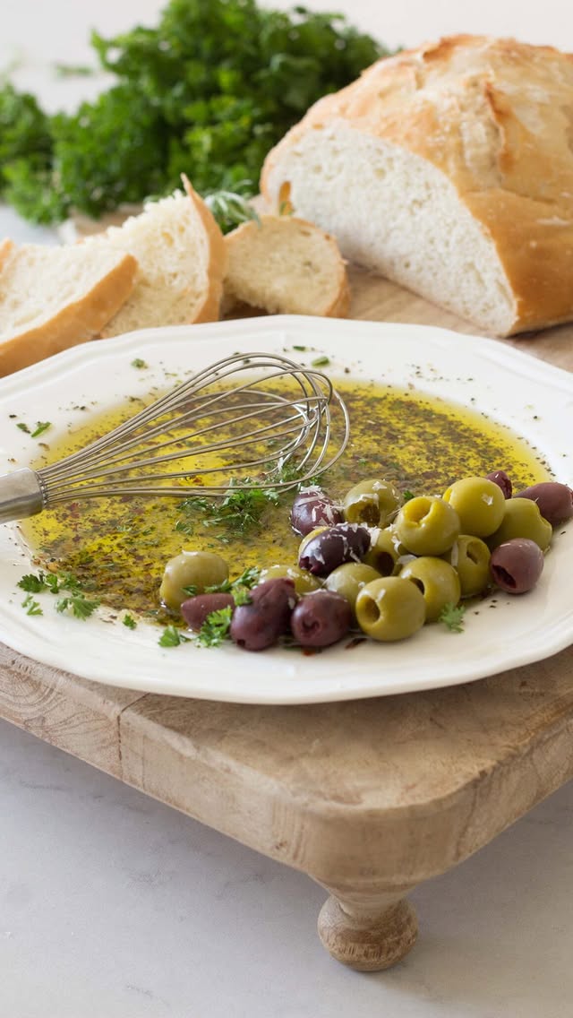 Instagram post by @handmade.farmhouse for Botticelli Foods. Caption reads: [...] it would make a great gift! @botticellifoods....