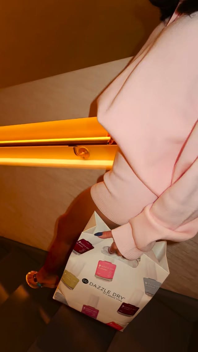 Instagram post by @theashleygreenlee for Dazzle Dry. Caption reads: [...] nails are in 😉💅🏽 @dazzle_dry....