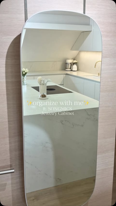 Instagram post by @beautyandorganizing for SONGMICS HOME. Caption reads: [...] out the link in my bio to shop.....