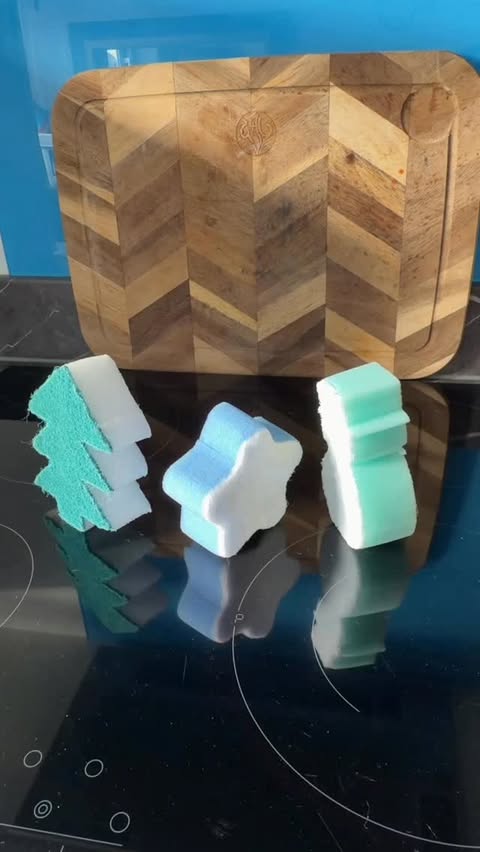 Instagram post by @cleanwithbecs for Minky Homecare. Caption reads: [...] ✨ Merry Christmas everyone....