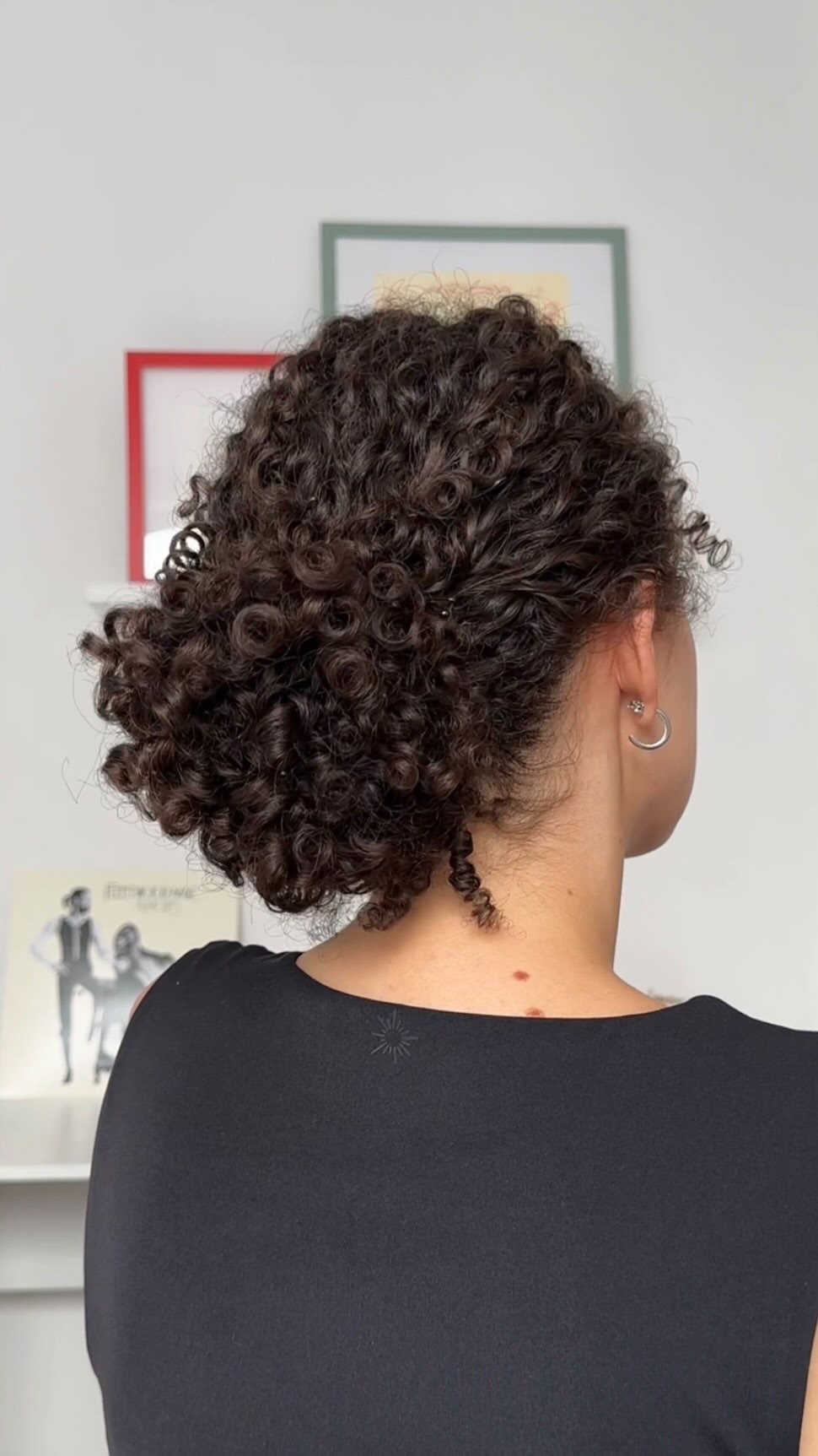 Instagram post by @itsferestrada for MONDAY Haircare. Caption reads: [...] acondicionador Repair de
@mondayhaircare....