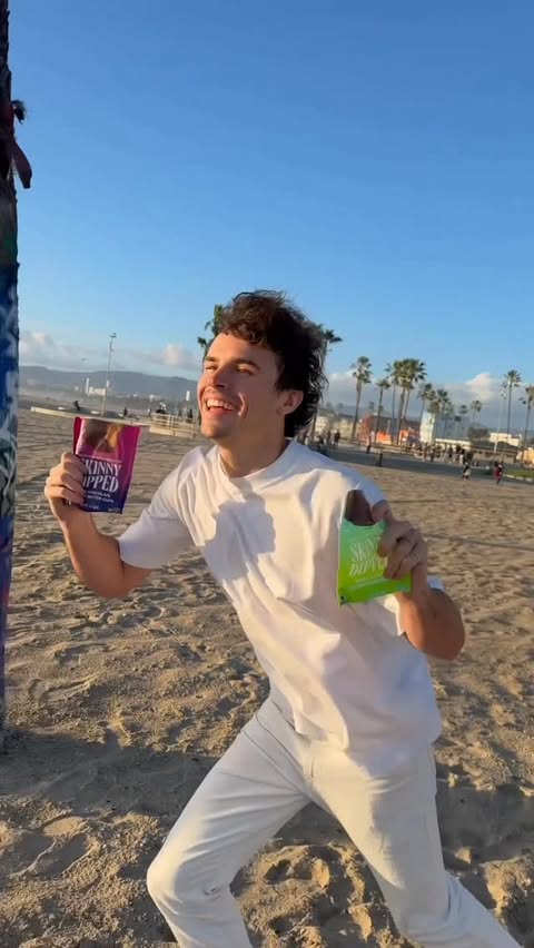 Instagram post by @nicolasvans for SkinnyDipped. Caption reads: [...] snacks for beach days and on-the-go....