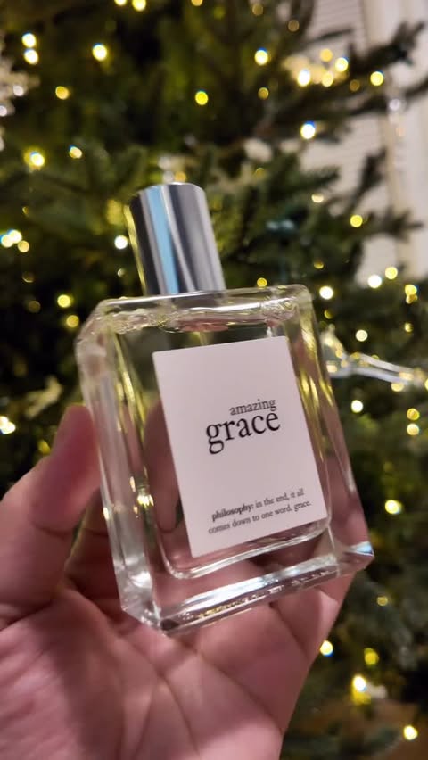 Instagram post by @cuidatusaludypiel for philosophy. Caption reads: #philosophy #amazinggrace #gifted @lovephilosophy....