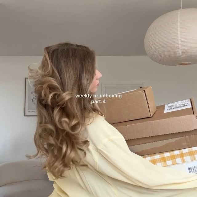 Instagram post by @camille.mast for Soeur. Caption reads: [...] offerts @corlineyewear @sezane @soeur_paris....