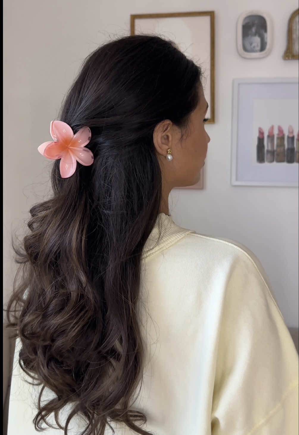TikTok post by @amyjaruczyk for Sleepy Tie. Caption reads: [...] like waking up to great hair 🎀🌸✨....