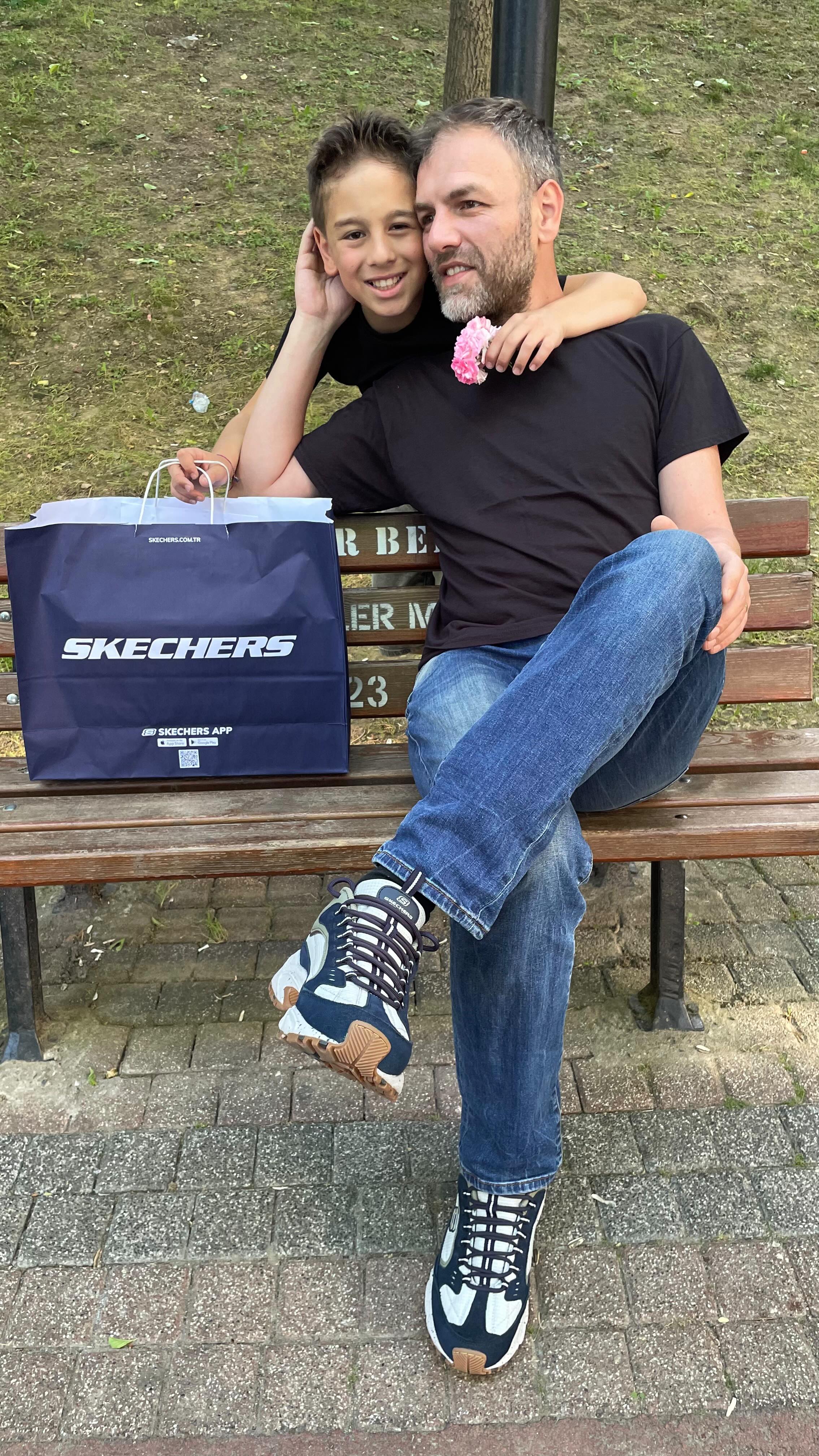 Instagram post by @funymumy for Skechers. Caption reads: @skecherstr #babamlahayatçokrahat *işbirliği....