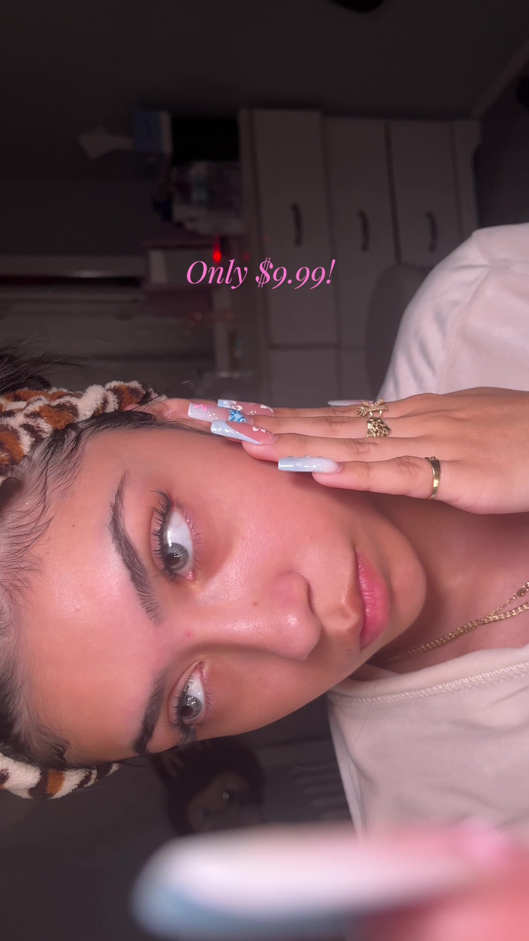 TikTok post by @obsessedwkat for Zanlufly Beauty. Caption reads: [...] #lashclusters #tutorial @zanlufly Beauty.